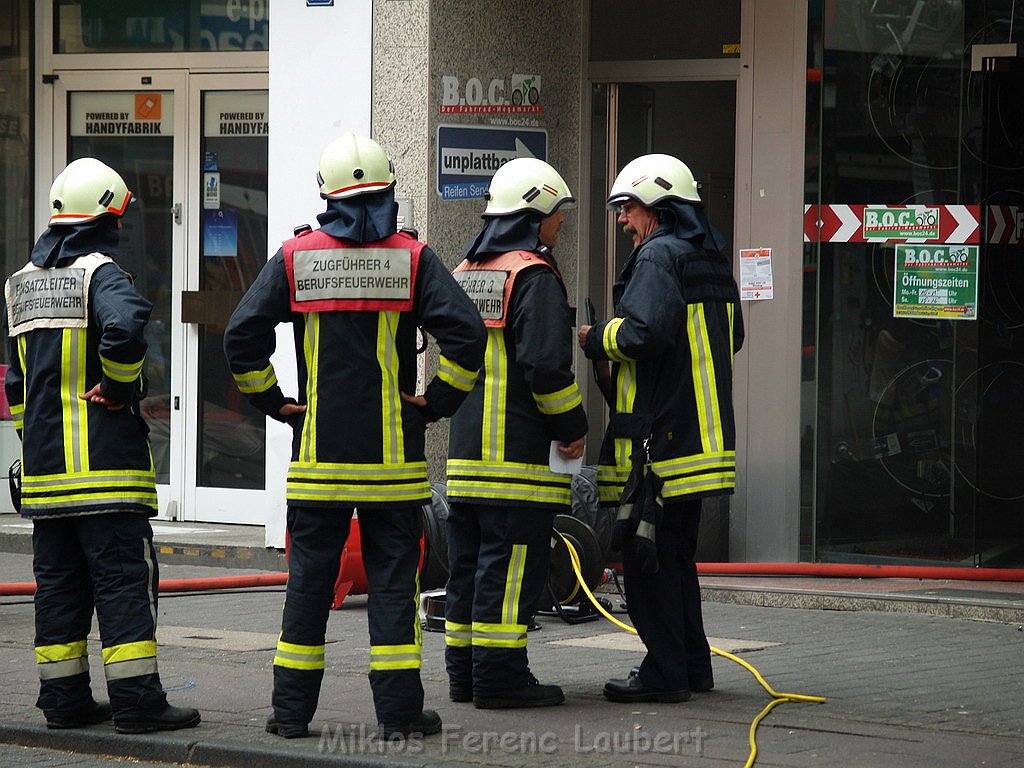 Schwerer Kellerbrand Koeln Ehrenfeld Venloerstr P054.JPG